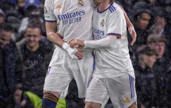 Real Madrid besiegte Chelsea mit 3:1, Real Madrid kam herunter, um Benzema zu loben